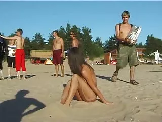 Spy nude girl picked up by voyeur cam at beach spy